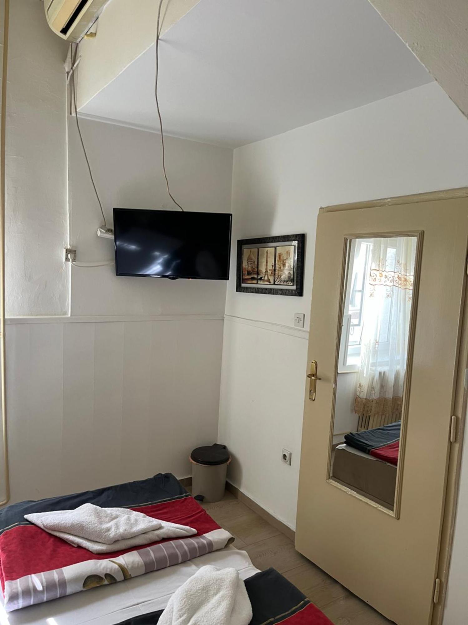 Sobe Sa Sopstvenim Kupatilom Private Rooms Bathroom In Center Nowy Sad Zewnętrze zdjęcie