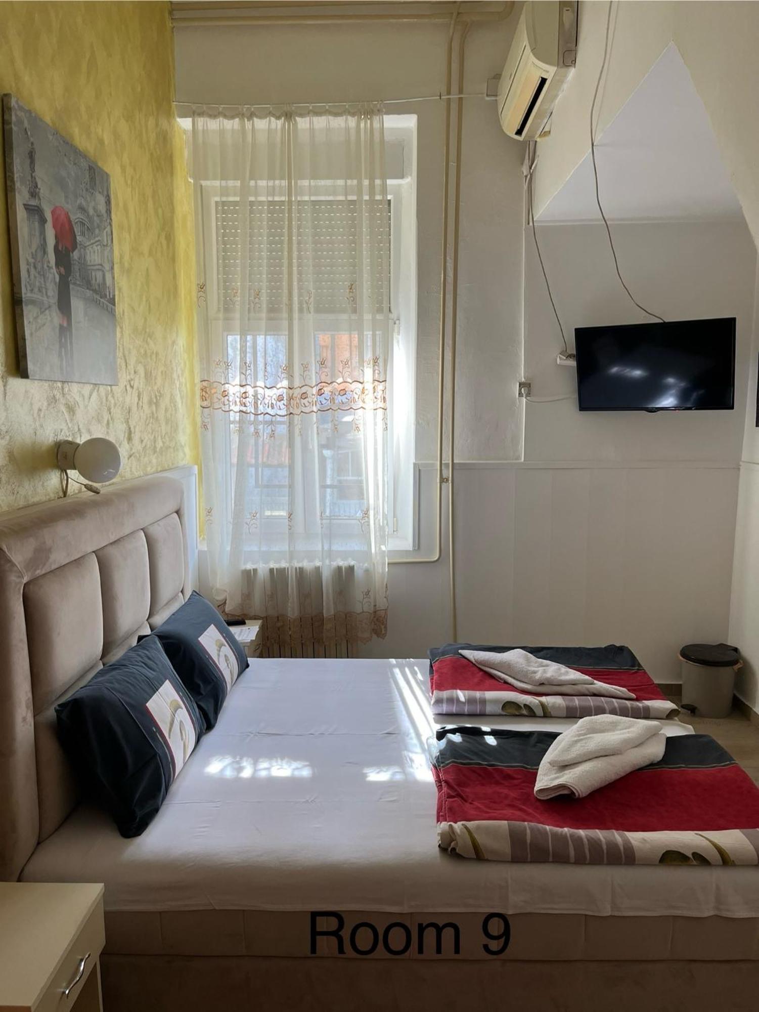 Sobe Sa Sopstvenim Kupatilom Private Rooms Bathroom In Center Nowy Sad Zewnętrze zdjęcie