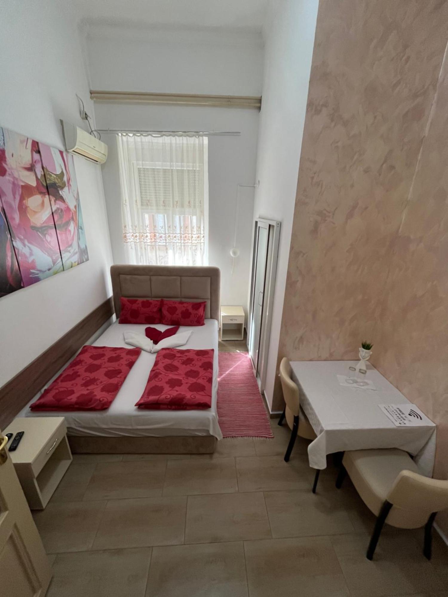 Sobe Sa Sopstvenim Kupatilom Private Rooms Bathroom In Center Nowy Sad Zewnętrze zdjęcie