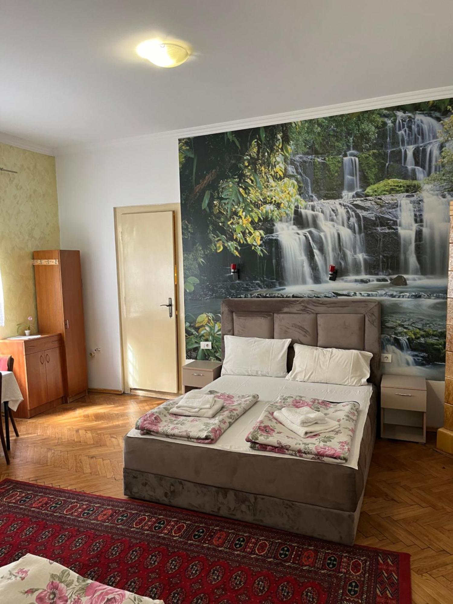 Sobe Sa Sopstvenim Kupatilom Private Rooms Bathroom In Center Nowy Sad Zewnętrze zdjęcie