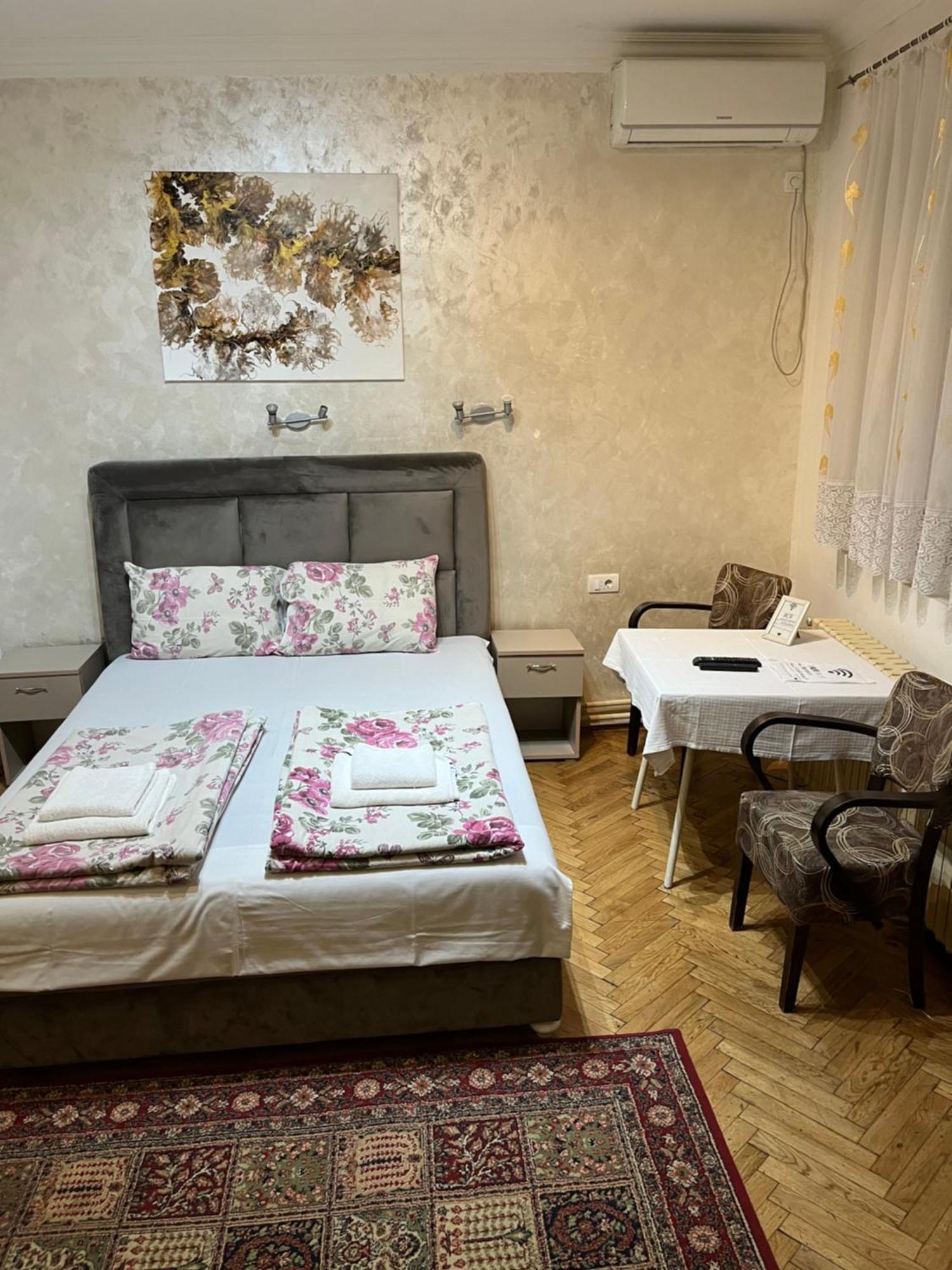 Sobe Sa Sopstvenim Kupatilom Private Rooms Bathroom In Center Nowy Sad Zewnętrze zdjęcie