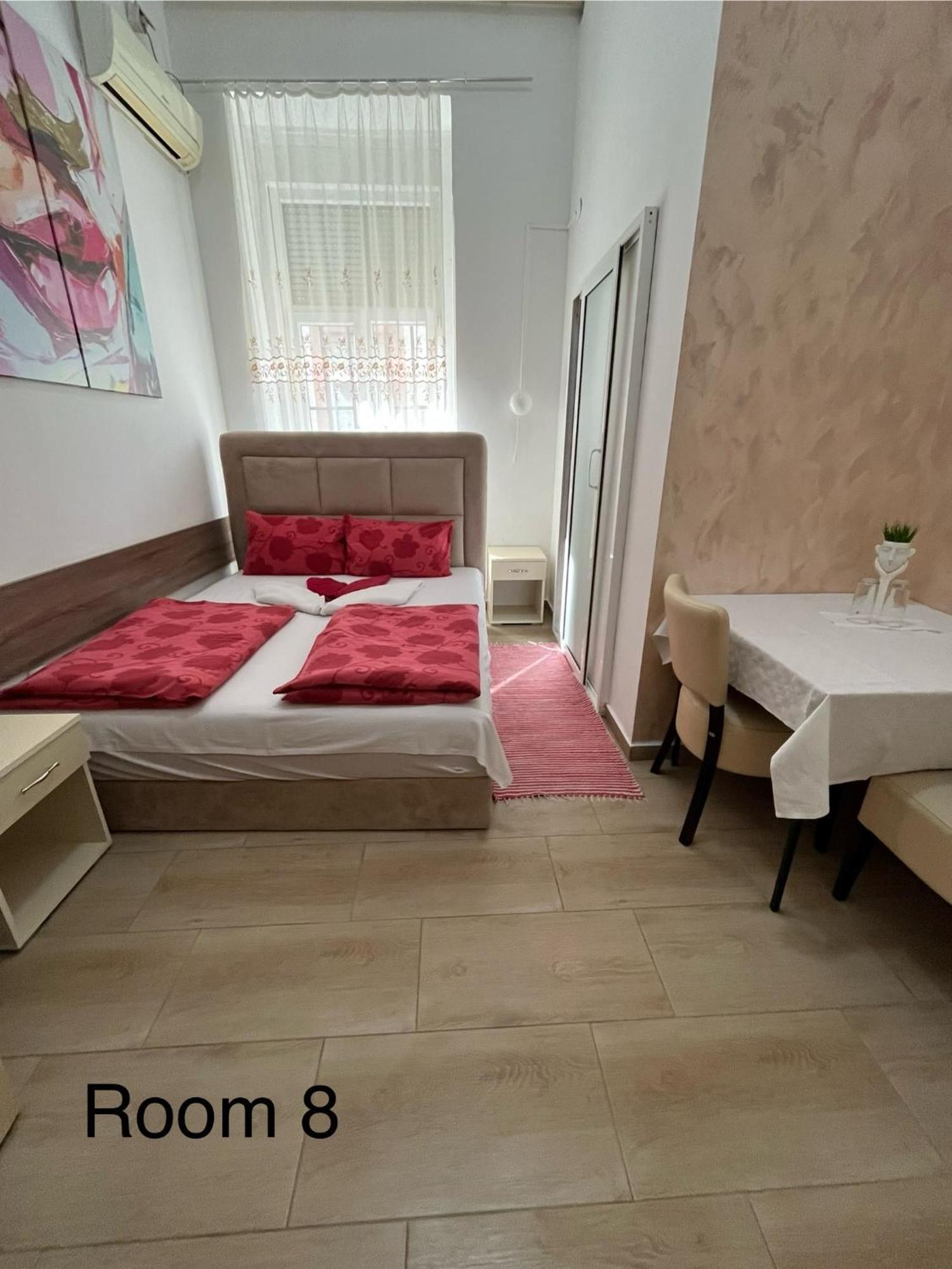 Sobe Sa Sopstvenim Kupatilom Private Rooms Bathroom In Center Nowy Sad Zewnętrze zdjęcie