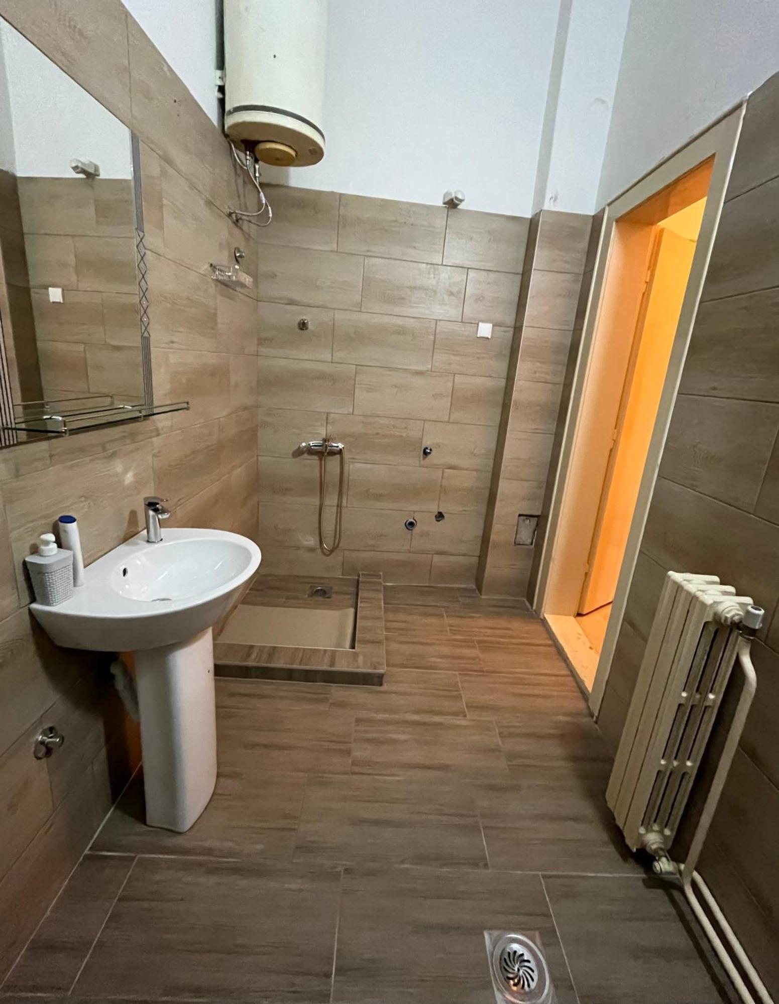 Sobe Sa Sopstvenim Kupatilom Private Rooms Bathroom In Center Nowy Sad Zewnętrze zdjęcie
